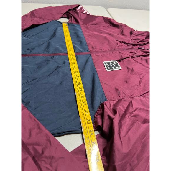 Salty Crew S-Hook Wind Breaker Red /Blue Mens size XL
Summer / hiking / outdoors - Picture 8 of 11
